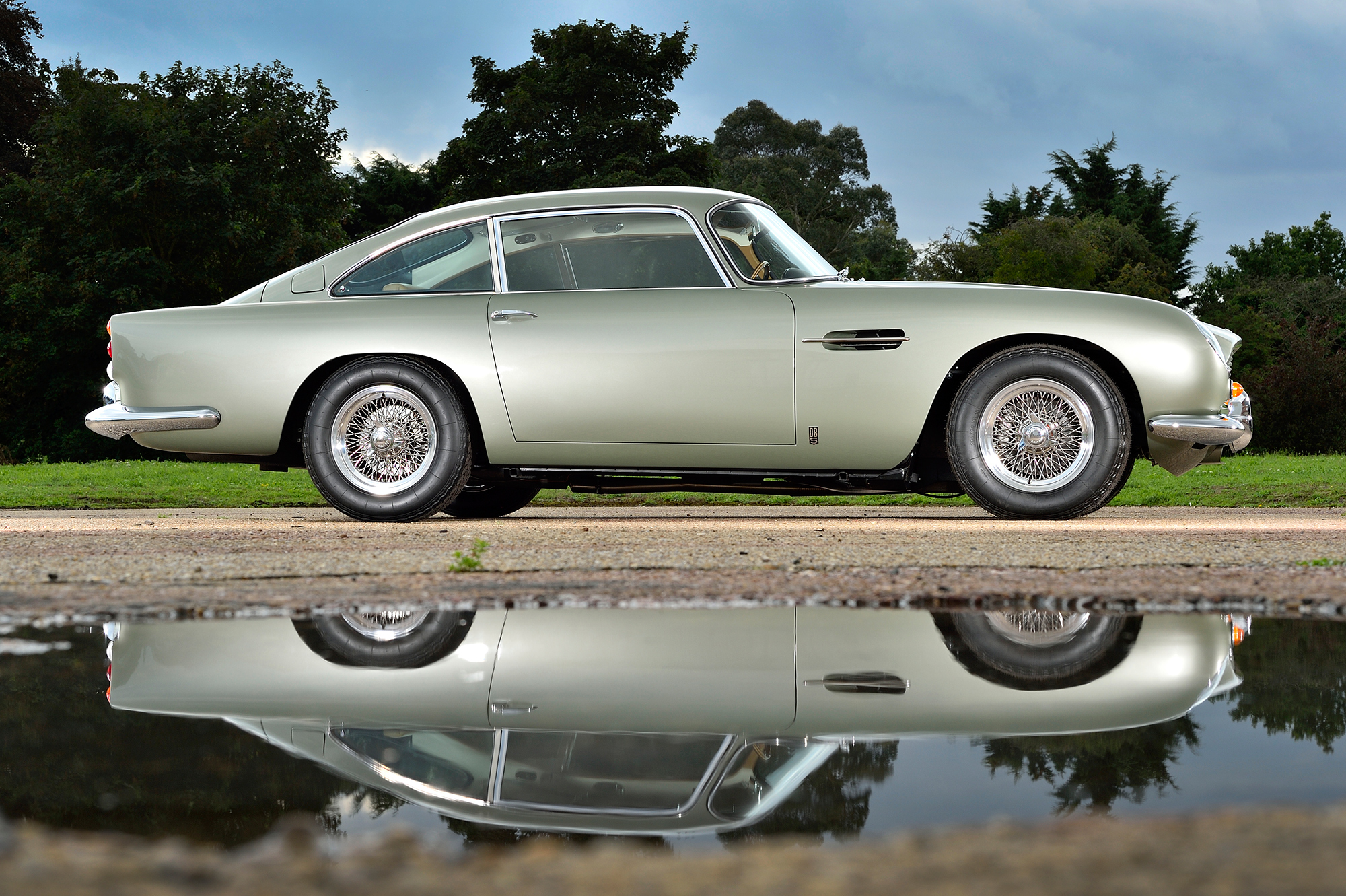 Aston Martin DB5, such an iconic car